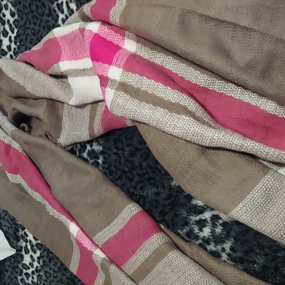 6 For $10 All Scarves For $5 Floral, Pink, Navy,  and Plaid Scarves Set - Picture 11 of 16